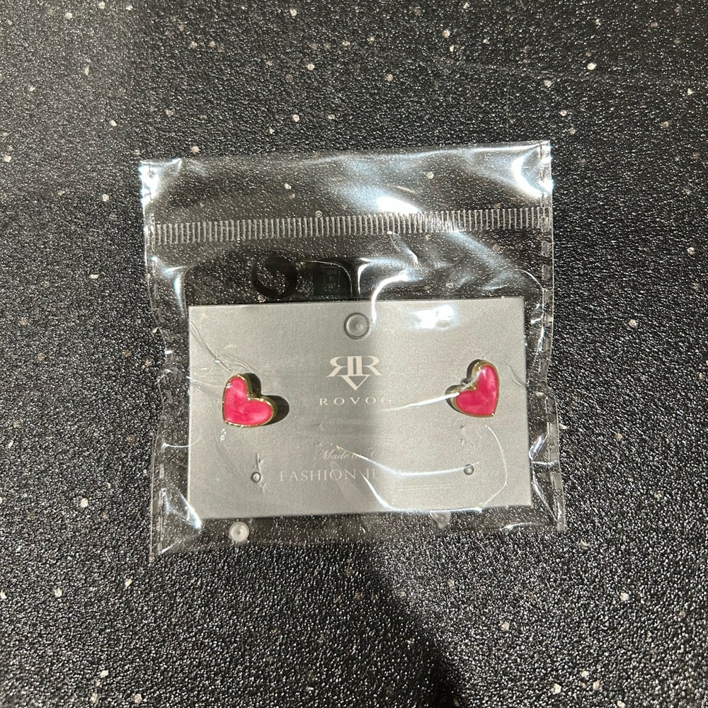 Pink heart 🩷 studs